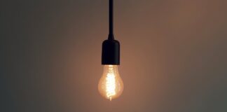 Endesa porta a judici una veïna de Mollet per haver-se enganxat de forma fraudulenta a la llum turned on pendant lamp