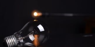 Nou sistema de tarifació elèctrica a partir de l’1 de juny action blur bulb dark