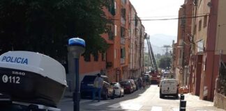 Un incendi en un aparell d’aire condicionat obliga a desallotjar els veïns d’un edifici de Mollet