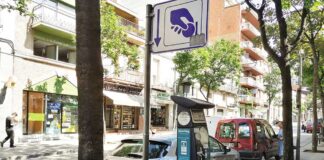 Mollet amplia la vigència dels adhesius per aparcar a la zona blava, fins el 31 de març