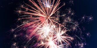 La Festa Major de Mollet prescindirà finalment de l’espectacle de focs artificials low angle photo of fireworks