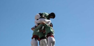 Els castells tornen a la plaça Prat de la Riba amb la 29a diada dels Castellers de Mollet