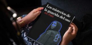 Una dona que investiga un misteri, protagonista de la primera novel·la de Jav Folch