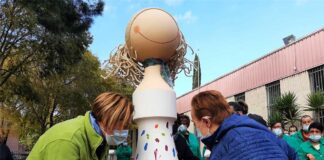 Mollet homenatja Montse Tarrés amb una Dona d’Aigua de dos metres d’alçada