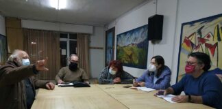 Els veïns de Can Pantiquet expliquen als regidors de Mollet en Comú els problemes del barri