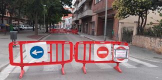 Un esvoranc provoca que es talli al trànsit la rambla Pompeu Fabra
