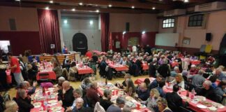 Mollet amb Cuba omple el Mercat Vell amb el seu sopar solidari