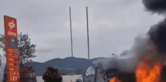 Una furgoneta s’incendia al costat d’una benzinera de Mollet