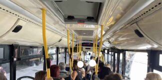 MolletOpina denuncia que tres anys després els problemes del bus urbà segueixen