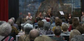 El Casal Cultural s’omple per retre homenatge a Pilar Molins amb la presentació del seu llibre pòstum