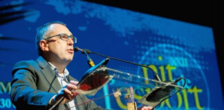 Ramon Caro renova com a president del Club d’Escacs Mollet per quatre anys més