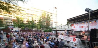 El PSC de Mollet omple Can Mulà amb la Festa de la Rosa més multitudinària