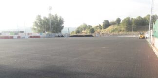Comencen els treballs d’instal·lació de la nova gespa al camp de futbol Juan Bocanegra