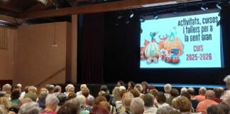 El Mercat Vell s’omple per a la presentació dels cursos i tallers per a la gent gran