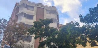 Comencen les obres per tapiar i netejar l’edifici inacabat del carrer Jaume I, 178