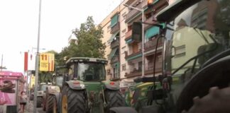 Protesta dels pagesos a Mollet contra el concurs de terres de Gallecs