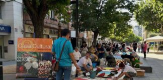 La Rambla Balmes es torna a omplir de color amb la 32a edició de les Catifes de Corpus