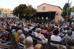 La Fira d’Artesans de Mollet omple el nucli antic de públic i activitat